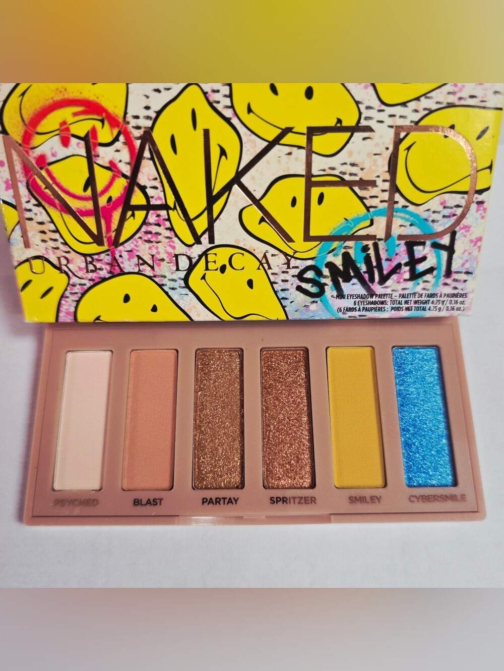 Urban Decay Smiley Naked Mucho Happy Eyeshadow Palette - Graphics On Rose Pink